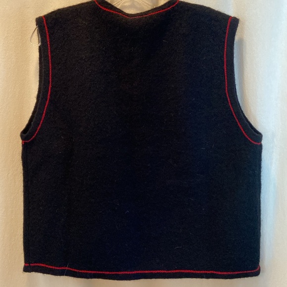 NWT Vrikke sweater vest size L 100%wool embroidered - Picture 4 of 7